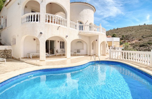 Arnella Villa | Villa 'Mar' with Sea View, Wi-Fi and Air Conditioning