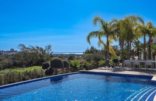 Benahavis Villa | Villa 'Maria' Benahavis with Private Pool, Wi-Fi and Air Conditioning