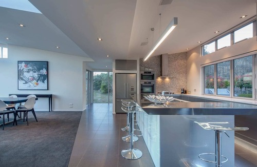 Fernhill Villa | Villa Matau | Gas Fire, Lake Views, A/C, BBQ