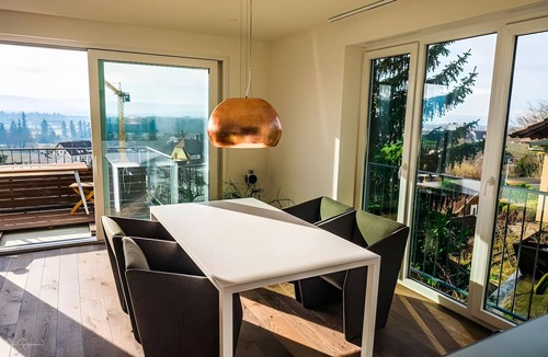 Weil am Rhein Villa | Villa 'Panorama House on Schlipfweg' – Private Pool, Sun Loungers & Balcony in Exclusive Location