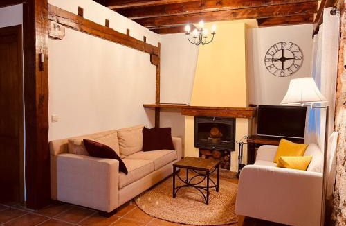 La Adrada House | Villa Revolcona