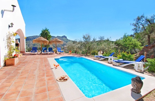 Comares Villa | Villa Roble – Magnificent Villa for 8 People, HEATED POOL & Pet Friendly