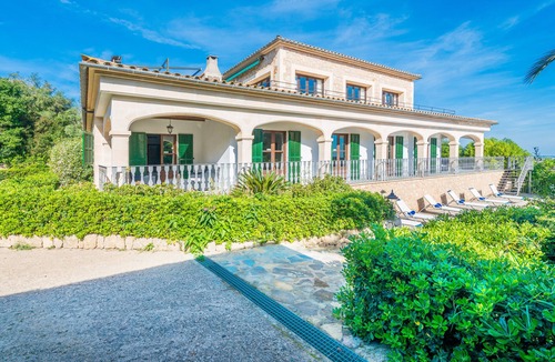 Petra House | Villa rural SA PLETA for 12 people just 15 minutes from the beach.