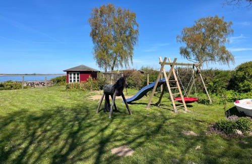 Boiensdorf Apartment | "Villa Seeheim" Ferienobjekt direkt am Wasser OVS 692