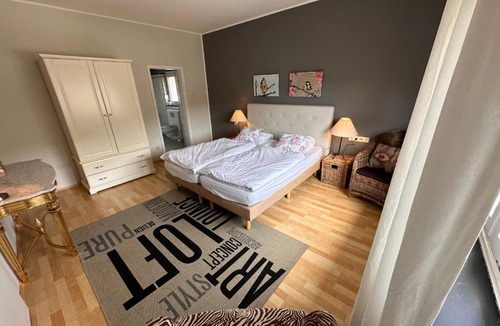Brilon-Wald Villa | VILLA WALDHAUS WILLINGEN SAUERLAND - Charming Villa near Forest for 12 Guests with Huge Garden - Nearby Winter Sports Area with Ski Slope - Hiking and Nature