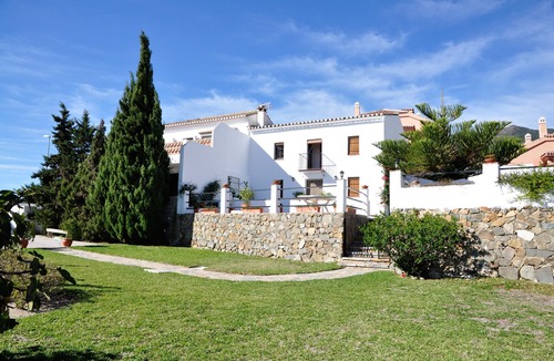 Benalmadena Villa | Villa with spectacular views, a large garden with a private heated swimming pool