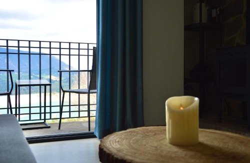Zahara de la Sierra Apartment | Vista Al Lago - Appartment with Fabulous Lake Views
