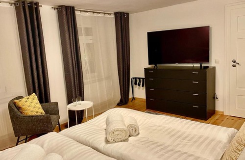 Vohenstrauss Apartment | VOH Studio MITTEN in Vohenstrauß, Smart-TV, Parkplatz