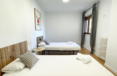 Zaragoza Old Town Apartment | VTZ El Balcón a la Basílica II - vistas inmejorables a la Basílica del Pilar!