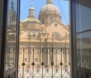 Zaragoza Old Town Apartment | VTZ El Balcón a la Basílica V - vistas inmejorables a la Basílica del Pilar!