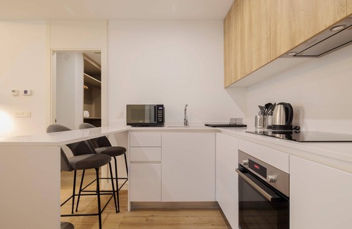 Malasana Apartment | w Comfy 2BR w Great Terrace in Chueca