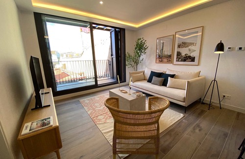 Malasana Apartment | w Stylish 2BR w Sunny Terrace in Chueca