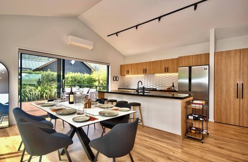 Jacks Point House | Wakeup to the majestic views of snow-capped peaks