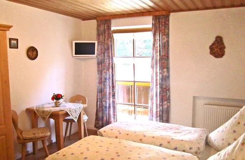 Aschau im Chiemgau Apartment | Waldblick Doppelzimmer Dusche/wc, TV und Balkon