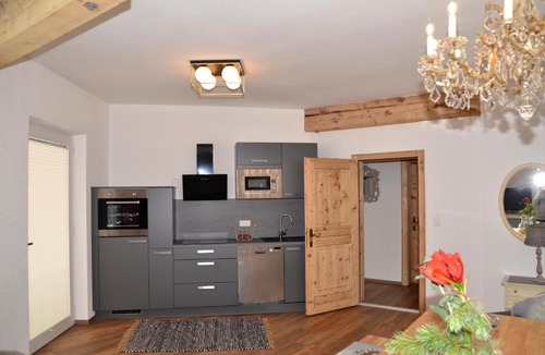 Imst Apartment | Waldcafe - Das Chalet am See