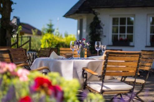 Nuttlar Hotel | Waldhaus Föckinghausen Hotel Ferienwohnung Ferienhaus