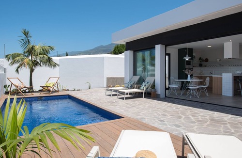 Puerto de la Cruz Villa | Walk to center Private Villa & Private Pool, BBQ, walk to town!