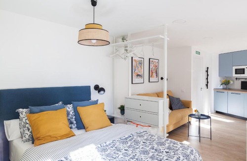 Hortaleza Apartment | Warm living Madrid