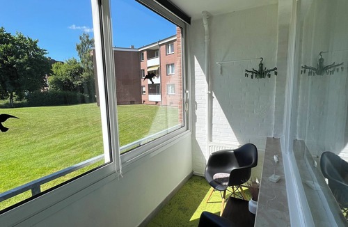 Ronnau Apartment | Watching the ferries, quiet reading spaces and great public transport connection