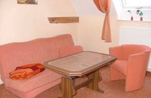 Kachlin House | Weißstorch - Familiäre Pension & Ferienwohnungen Lindenhof