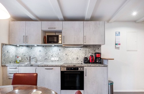 Sankt Georgen im Schwarzwald Apartment | Weideblick Apartment: Dog-Friendly, Nature Views, Garden Seating with Barbecue