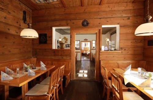 Old Town House | Weinstube Sinas Brettl