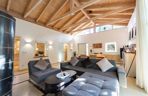 Haarbach House | Welcome to Golf Cocoon, a stylish vacation home managed by HELLO HOLID