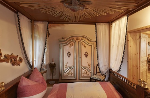 Ehenbichl House | Welcome to our romantic castle chalet in Ehenbichl
