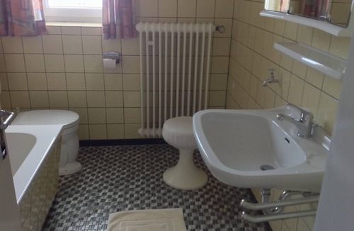 Stocking Apartment | Welcome to the Red House! Great apartment for seniors!