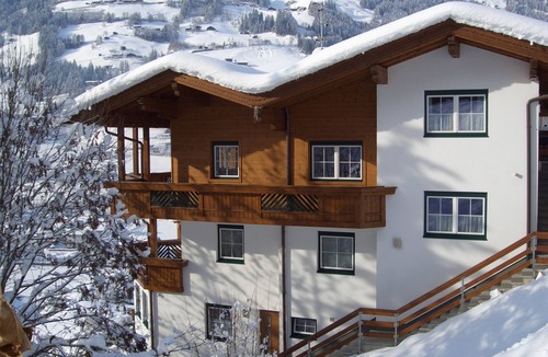 Hainzenberg Apartment | Well maintained, quiet and sunny apartment with stunning panoramic views