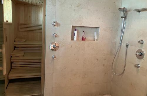 Rankwitz Apartment | Wellness-Oase mit Wasserblick, Pool, Sauna & Fitnessbereich