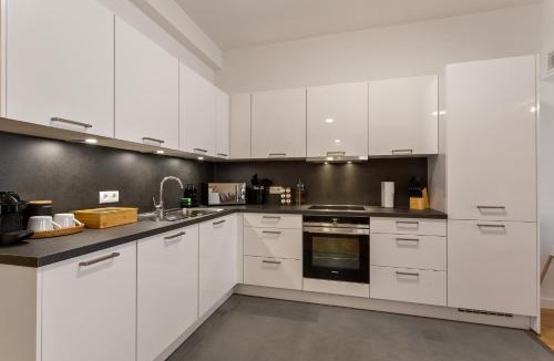 Osterreicher Kolonie Apartment | Whirlpool & Terrasse - Familien & Gruppenfreundlich