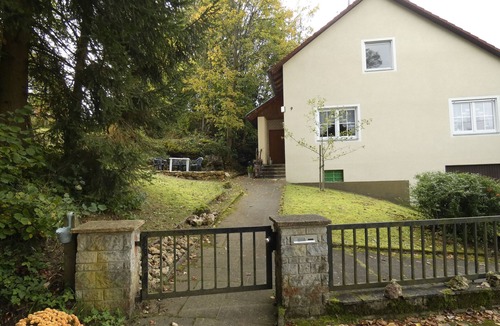 Goessweinstein Apartment | White chicken from Moschendorf