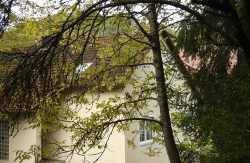 Goessweinstein Apartment | White chicken from Moschendorf