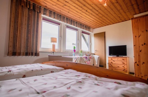 Lennestadt Bed & Breakfast | Wiebelhaus-Mester Farm Guesthouse – Double Room with Shower and WC