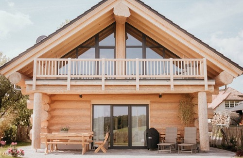 Hagen House | Wiesenchalet Holiday Home – Sauerland with Mountain Views, Private Terrace & Wi-Fi