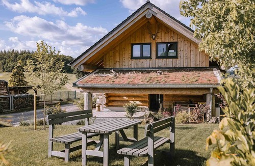 Hagen House | Wiesenchalet Holiday Home – Sauerland with Mountain Views, Private Terrace & Wi-Fi