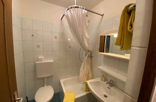 Missen-Wilhams House | Wild Rose + Crocus, 2-room apartment