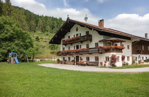 Niederaudorf Apartment | Wildbarren vacation apartment, 52 m² with south-facing balcony and two bedrooms