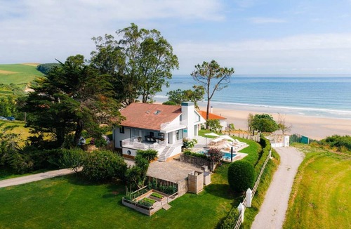 San Vicente de la Barquera House | Wishome - A unique private villa on Oyambre Beach, with a pool