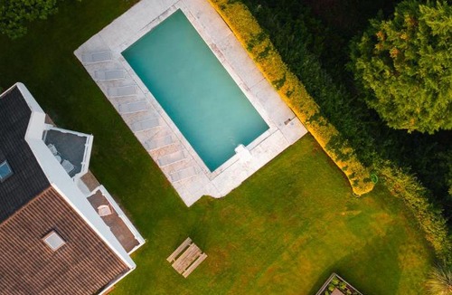 Comillas City Center Villa | Wishome-Gran casa con jardín y piscina, en Comillas