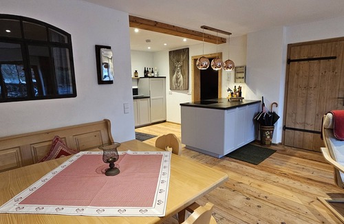 Steingaden Apartment | Wohlfühl-oase: Ferienwohnung Bergzeit im Fuchsbau in Urspring-steingaden, Ländli