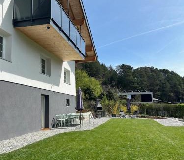 Hoetting Apartment | Wohnung mit Garten und Panoramablick in Innsbruck