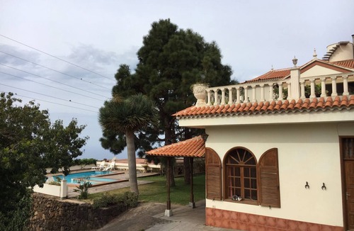 Las Cuevas Apartment | Wohnung mit Panoramaterrasse, Grill und Pool by Interhome
