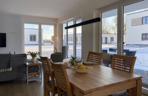 Schwerin Apartment | Wohnung Seebrise Komfort - Ferienwohnung mit Terrasse und Garten
