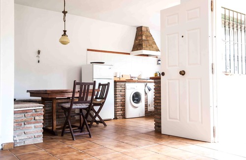 Zahora House | Wonderful holiday home with a big garden near the beach