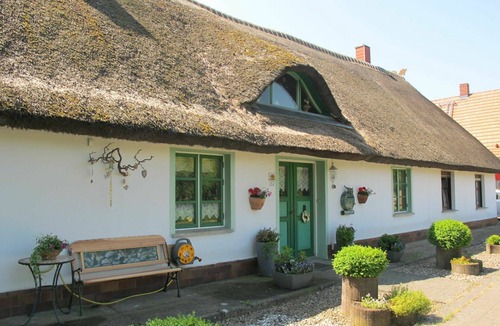 Katzow Villa | Wonderful villa for 4 guests with TV and patio