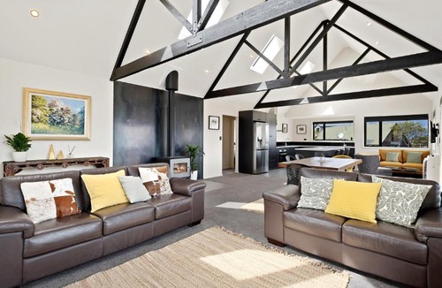 Queenstown City Centre House | World Class Views - 4 On Dublin