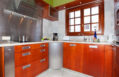 Montana Roja House | Wunderschöne, umweltfreundliche Villa am Meer by Interhome