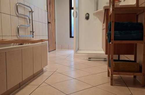 Fernhill Apartment | Wynyard Lake-View: 2BR + Cinema room